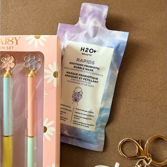 Her Time Bundle 5 Piece Set Pens Masks and Hand Cream Gift and Stocking Stuffers - Picture 4 of 5